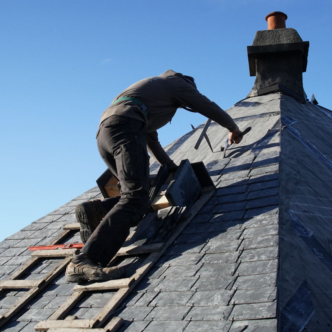 Rénovation d'une couverture ardoise dans le Finistère Nord